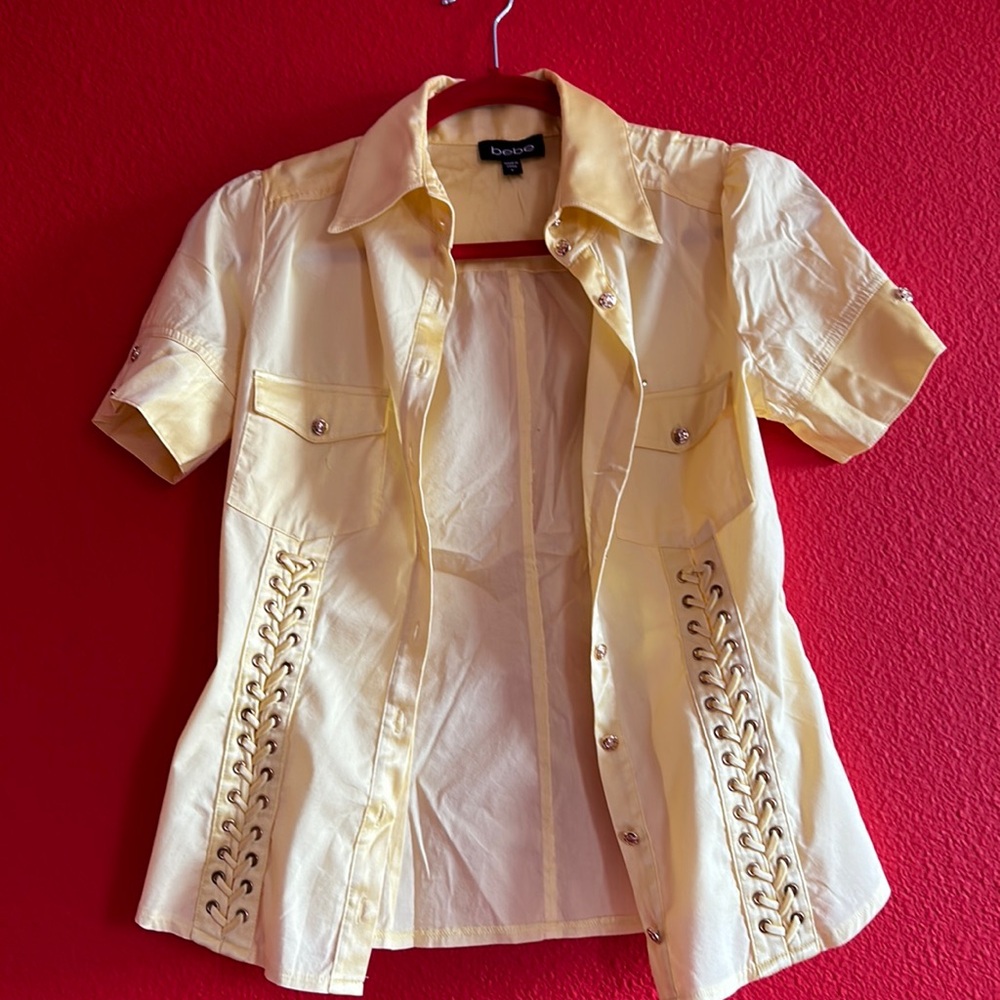 BEBE SIZE SMALL YELLOW TOP